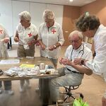 Poppen en knuffel consultatiebureau medisch team lkegty het verband klaar nr. 202509239