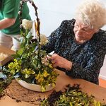 Bloemschikken voor Pasen foto Inge van Olst nr. 20250413
