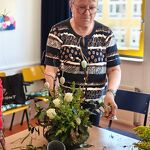Bloemschikken voor Pasen foto Inge van Olst nr. 20250415