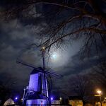 Molen in de kersttijd met de ster en met een kring om de maan nr. 20240102
