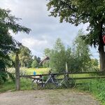 Dit verkeersbord staat bij de ingang naar het kanaalpark, Jhr vd Heidelaan, van de terwijl je daar met de auto echt niet kunt inrijden nr. 20230907 A 