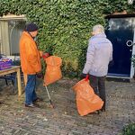  Elf jaar is er een groepje bewoners gestart met één keer per maand afval opruimen in het park aan de Rooseveltlaan en langs het fietspad richting Den Bosch nr. 20231203 A 