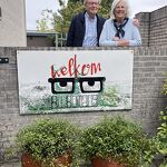 202509023 voorbereiding Jan en Bea geven bloempotten